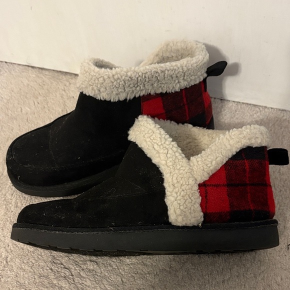 Shoes - Cozy Black and Red Plaid Kids Shoes